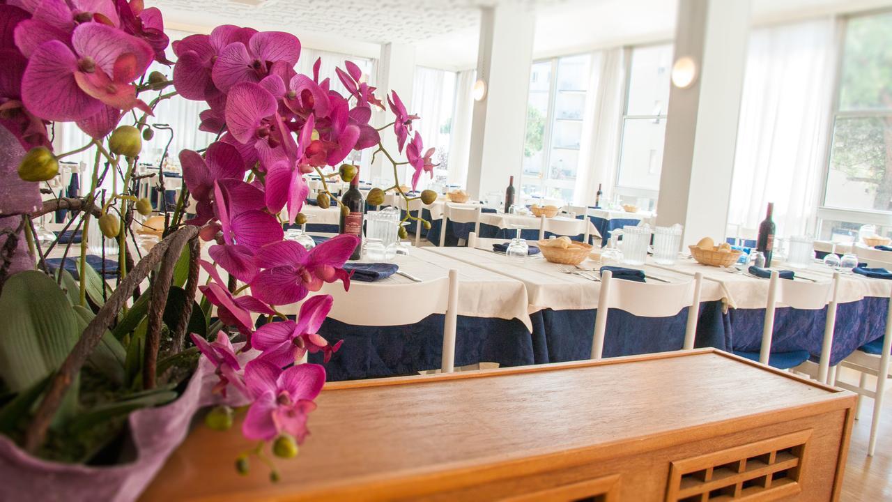 Hotel Raffaello チェゼナーティコ エクステリア 写真