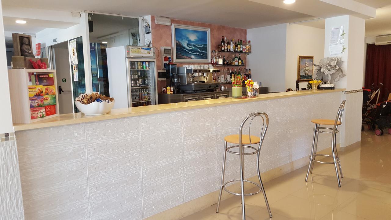 Hotel Raffaello チェゼナーティコ エクステリア 写真