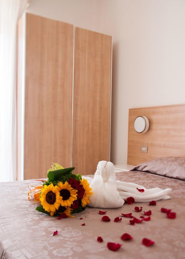 Hotel Raffaello チェゼナーティコ エクステリア 写真