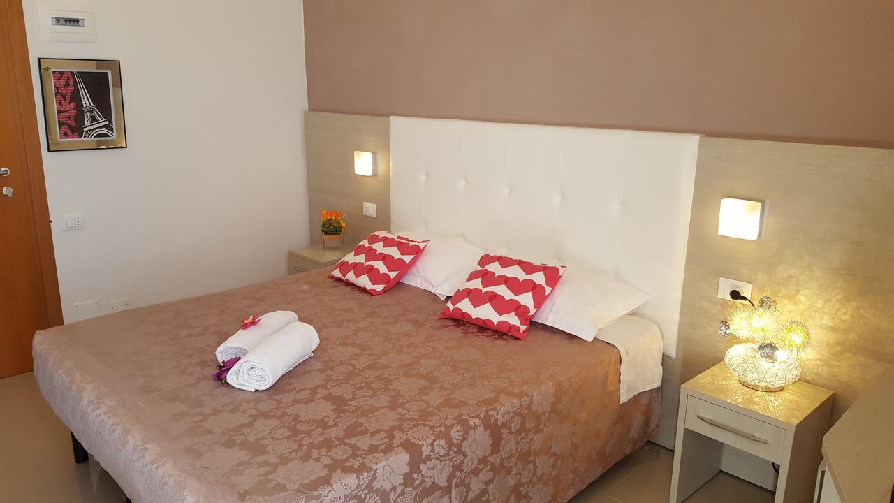 Hotel Raffaello チェゼナーティコ エクステリア 写真